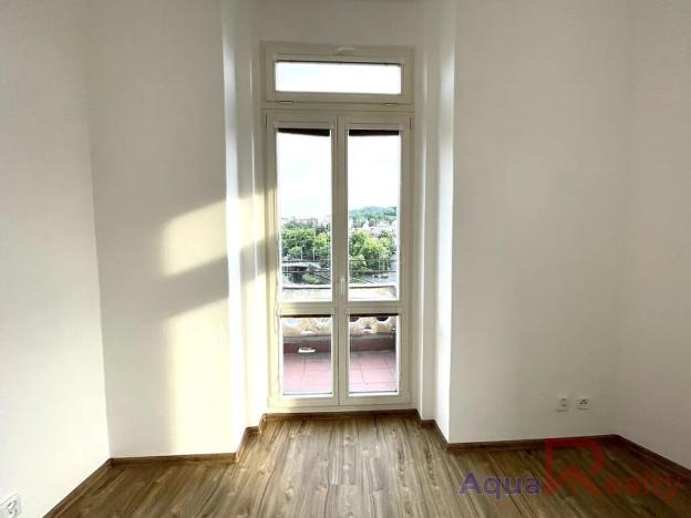 Pronájem bytu 1+1, Karlovy Vary, nábřeží Jana Palacha, 58 m2