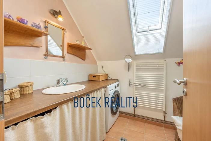 Prodej rodinného domu, Rynholec, nám. 1. máje, 259 m2