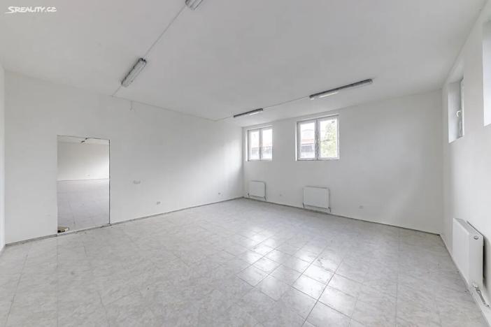 Prodej výrobních prostor, Kladno, Huťská, 1000 m2