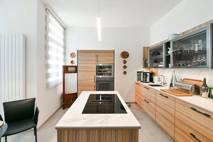 Prodej atypického bytu, Praha, Valentinská, 108 m2