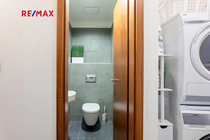 Pronájem bytu 2+kk, Praha - Holešovice, Komunardů, 68 m2