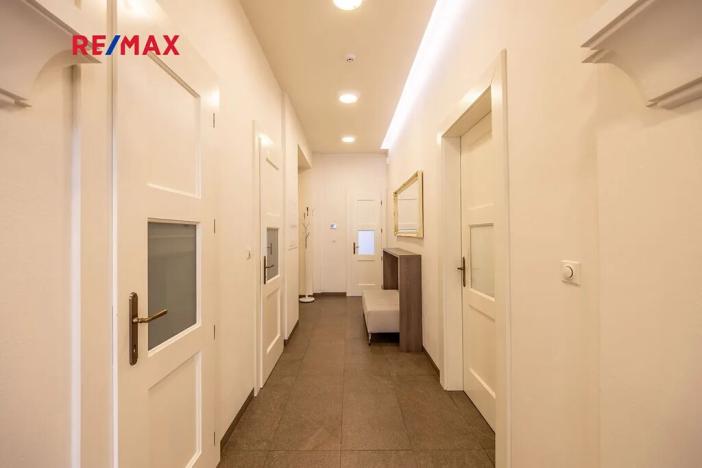 Prodej bytu 2+kk, Praha - Staré Město, Křižovnická, 71 m2