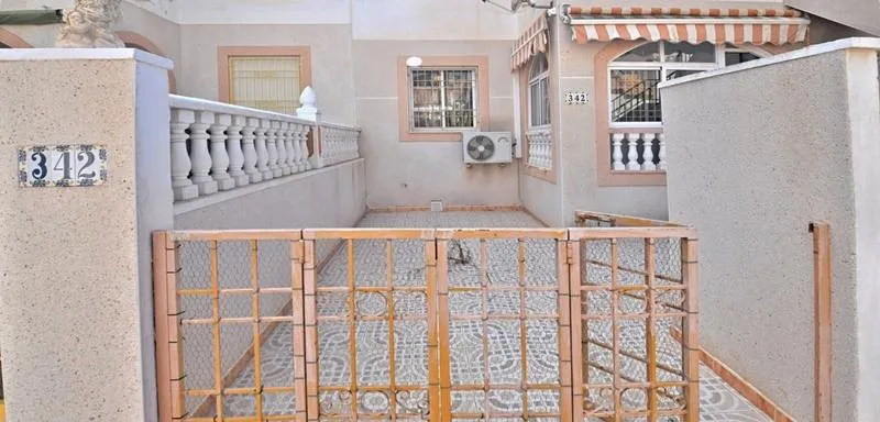 Prodej bytu 3+kk, Torrevieja, Španělsko, Calle Mar García Torregrosa, 54 m2