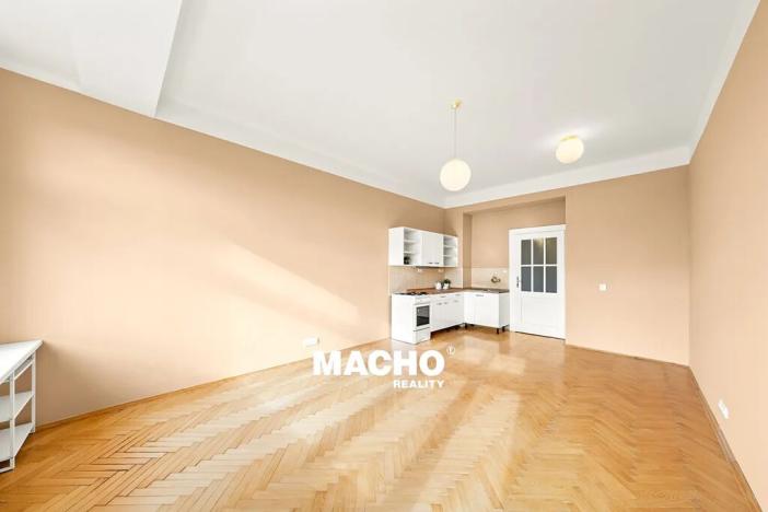 Pronájem bytu 1+kk, Praha - Vinohrady, Hradešínská, 37 m2