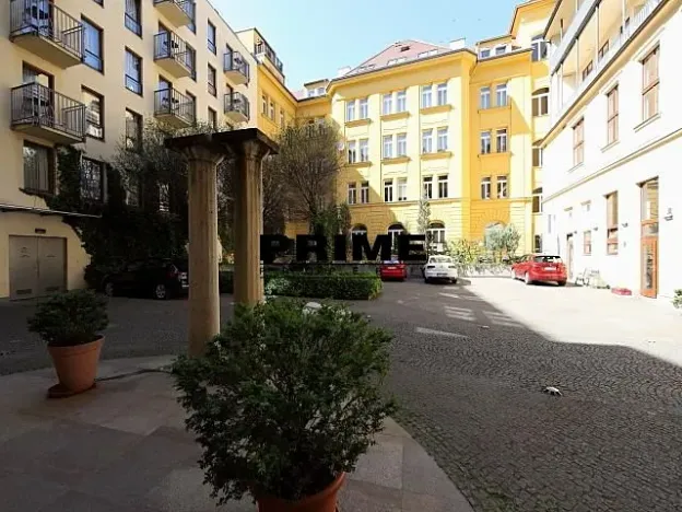 Pronájem kanceláře, Praha - Smíchov, Štefánikova, 70 m2