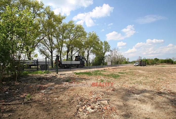 Pronájem komerčního pozemku, Hevlín, 16559 m2