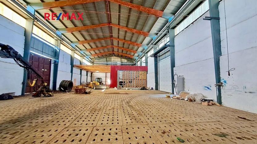 Pronájem výrobních prostor, Dolní Chvatliny, 3690 m2