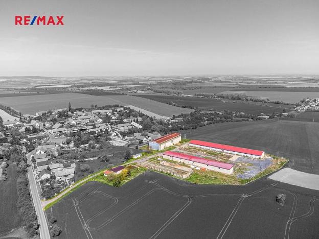 Prodej výrobních prostor, Dolní Chvatliny, 3690 m2