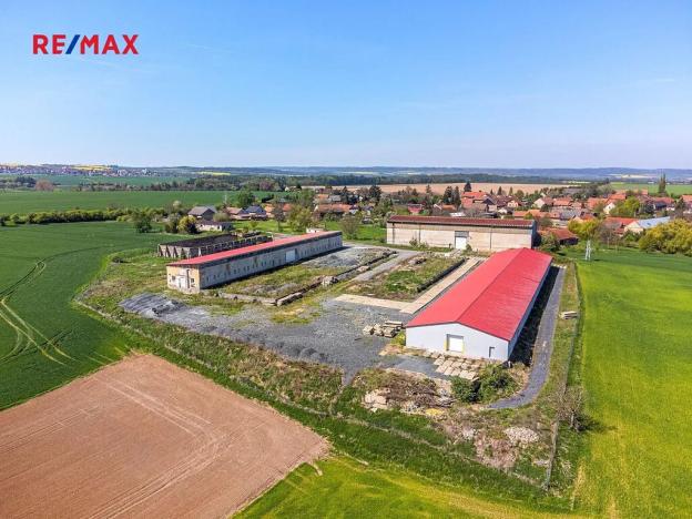 Prodej výrobních prostor, Dolní Chvatliny, 3690 m2