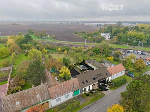 Prodej pozemku pro bydlení, Hrušky, Nádraží, 1387 m2