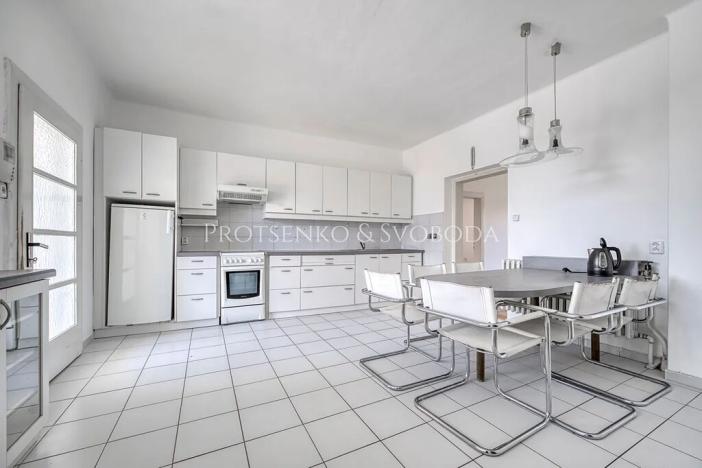 Prodej vily, Křižanov, Benešovo náměstí, 530 m2