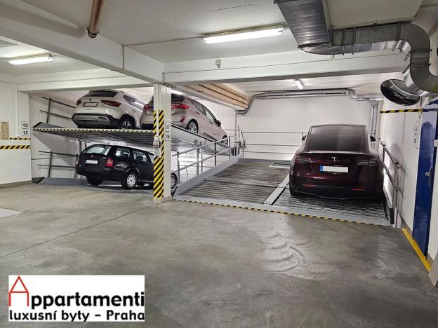 Pronájem garážového stání, Praha - Nové Město, Štěpánská, 15 m2