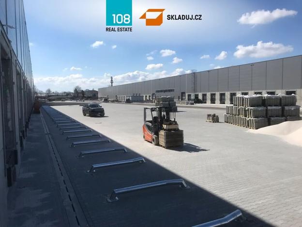 Pronájem skladu, Pardubice, Nádražní, 2500 m2