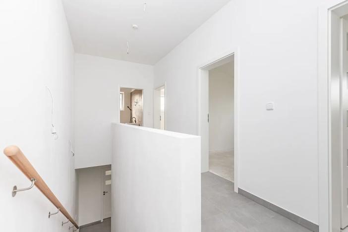 Prodej rodinného domu, Milovice, Modřínová, 137 m2