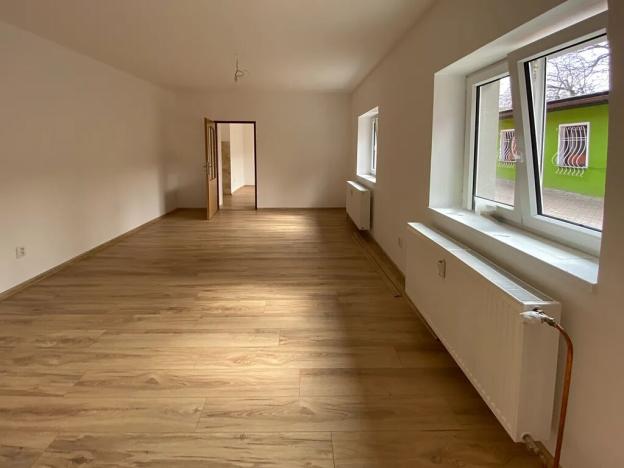 Pronájem obchodního prostoru, Říčany, Masarykovo nám., 54 m2