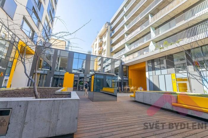 Pronájem kanceláře, Praha - Karlín, Sokolovská, 289 m2