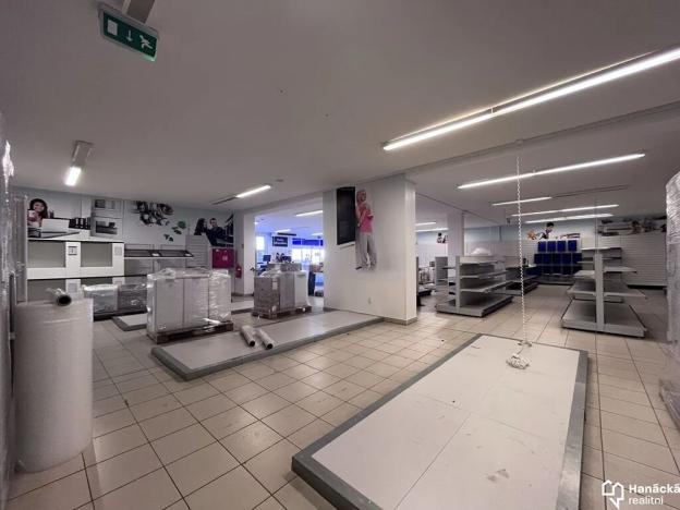 Pronájem obchodního prostoru, Uničov, Šumperská, 450 m2
