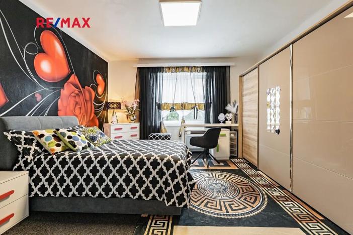 Prodej vícegeneračního domu, České Velenice, Komenského, 247 m2