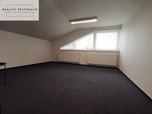 Pronájem obchodního prostoru, Hradec Králové, Vlčkovická, 700 m2