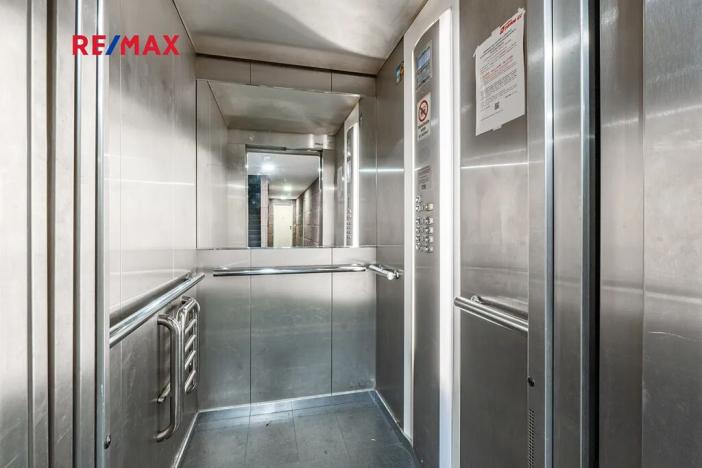 Pronájem kanceláře, Praha - Smíchov, Kováků, 103 m2