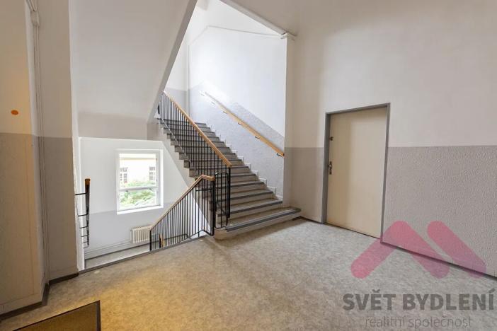 Pronájem kanceláře, Praha - Karlín, Peckova, 212 m2