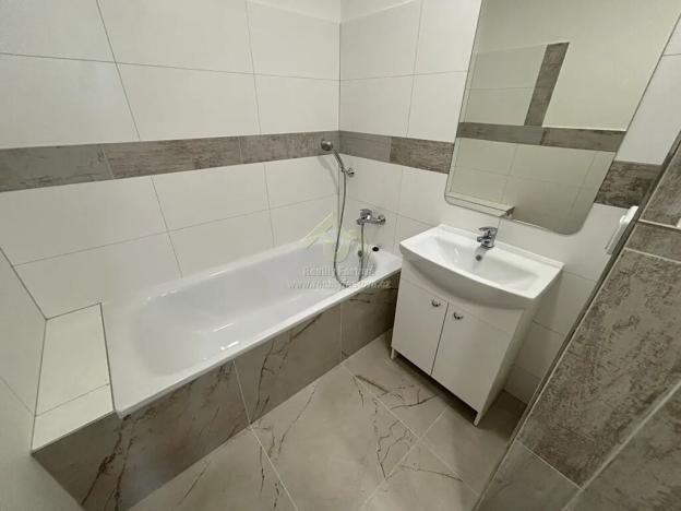 Pronájem bytu 2+1, Hrádek, 1. máje, 53 m2