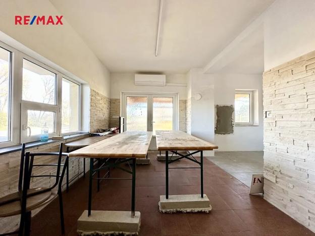 Prodej obchodního prostoru, Jindřichův Hradec, 150 m2