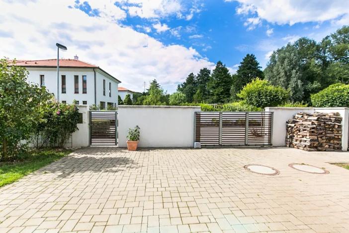 Pronájem vily, Statenice, 180 m2