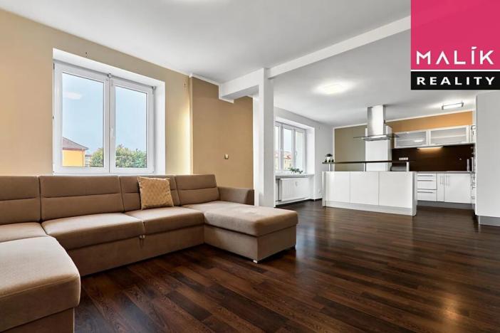 Prodej bytu 3+1, Ostrov, Hlavní třída, 76 m2