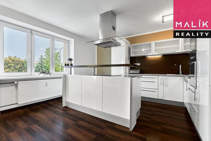 Prodej bytu 3+1, Ostrov, Hlavní třída, 76 m2