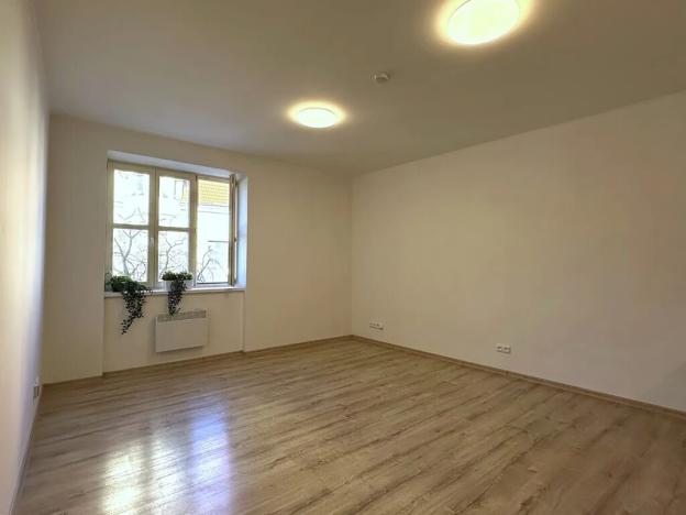 Pronájem bytu 2+kk, Znojmo, nám. Kpt. Otm. Chlupa, 42 m2