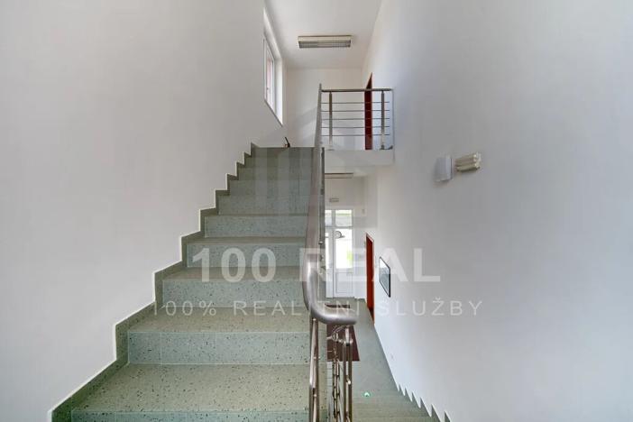 Pronájem kanceláře, Hradec Králové, Za Škodovkou, 93 m2