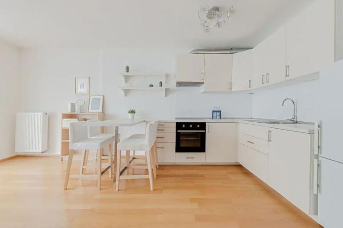 Pronájem bytu 1+kk, Praha - Holešovice, Komunardů, 44 m2