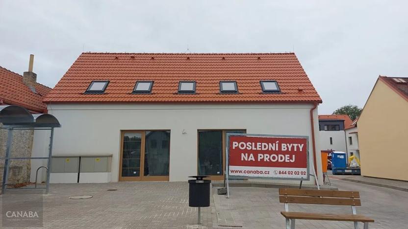 Prodej obchodního prostoru, Praha - Dubeč, Lipové náměstí, 72 m2