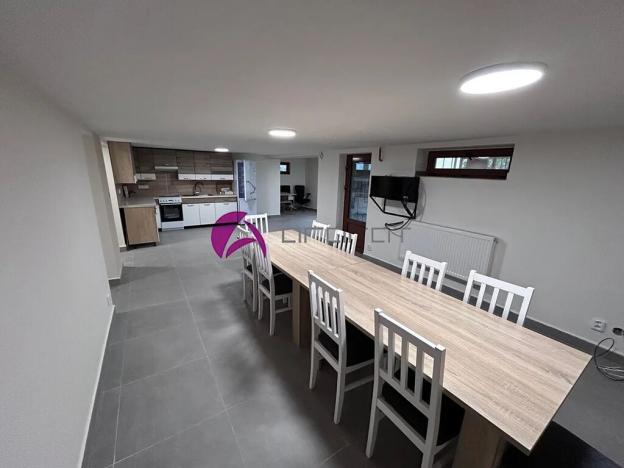 Pronájem rodinného domu, Charváty, 250 m2