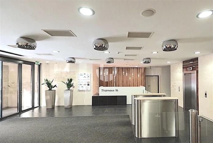 Pronájem kanceláře, Praha - Karlín, Thámova, 252 m2