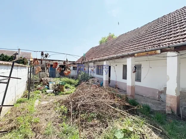 Prodej podílu pozemku pro bydlení, Pouzdřany, Hlavní, 902 m2