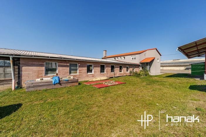 Prodej výrobních prostor, Dolany, 900 m2
