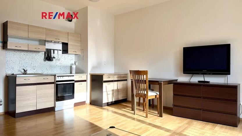 Pronájem bytu 1+kk, Praha - Malešice, Nad úžlabinou, 36 m2