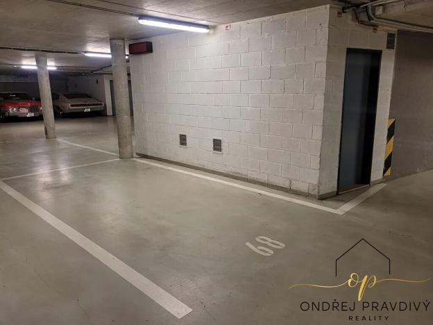 Pronájem garážového stání, Dobřichovice, Anežky České, 18 m2