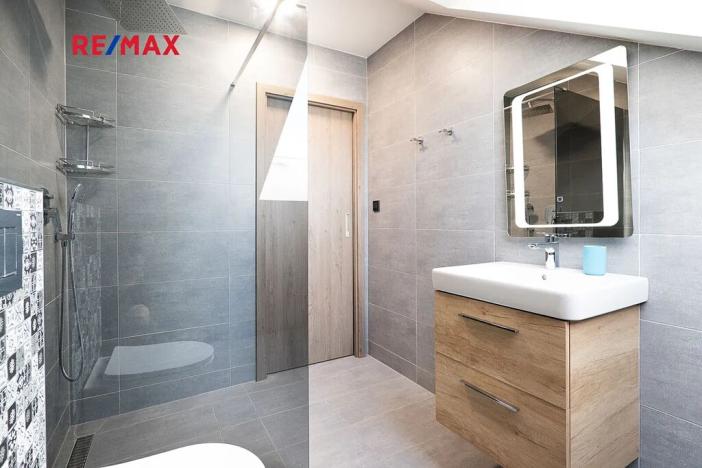 Prodej rodinného domu, Velká Dobrá, Pražská, 182 m2