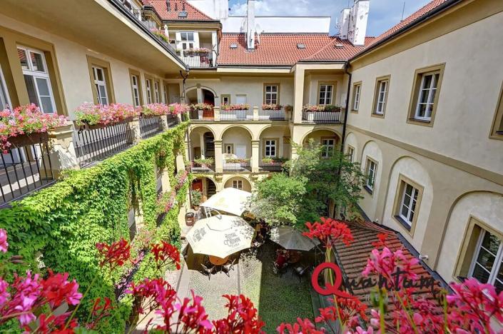 Pronájem kanceláře, Praha - Hradčany, Loretánské náměstí, 18 m2