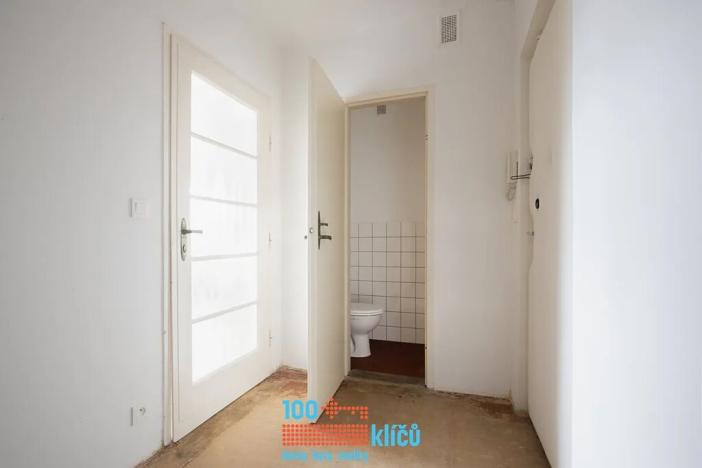 Pronájem bytu 1+kk, Praha - Holešovice, Umělecká, 37 m2