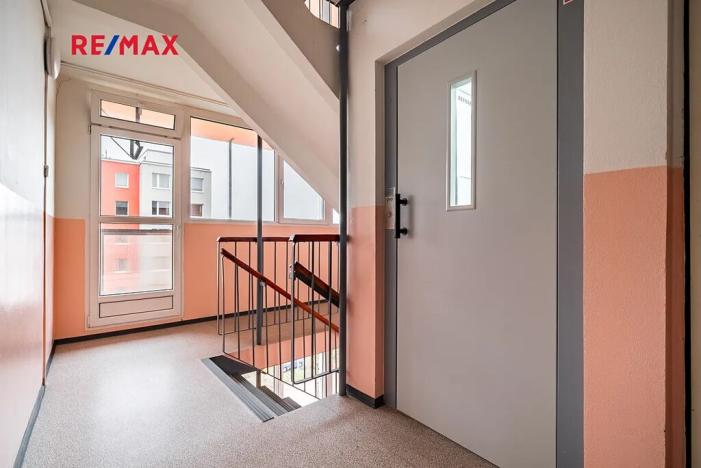 Prodej bytu 3+1, Praha - Horní Počernice, Komárovská, 67 m2