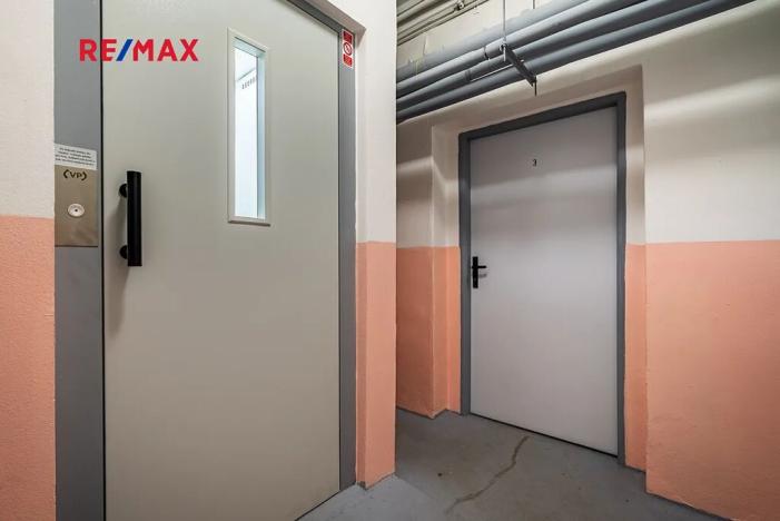 Prodej bytu 3+1, Praha - Horní Počernice, Komárovská, 67 m2