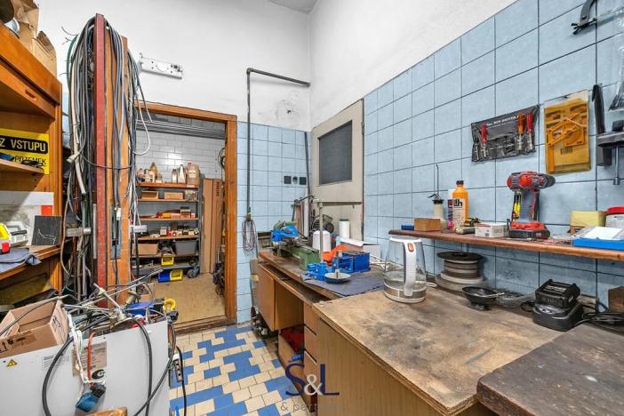 Prodej obchodního prostoru, Nový Bor, Hálkova, 650 m2