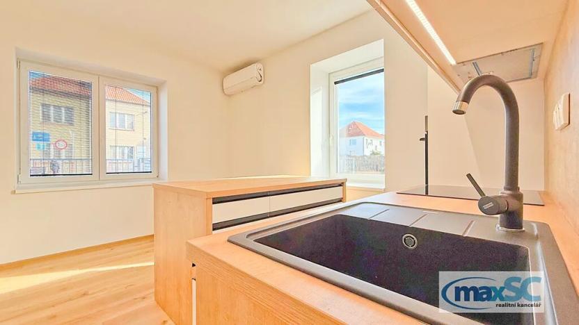 Pronájem bytu 2+kk, Holice, Hradecká, 42 m2