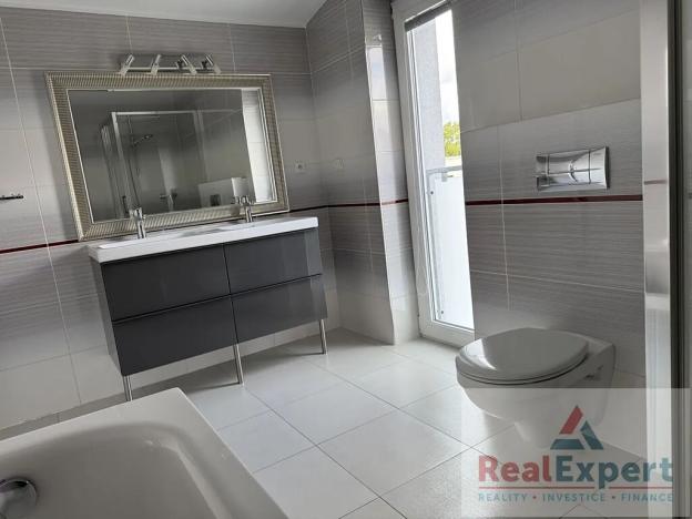 Pronájem rodinného domu, Šestajovice, Křížovnická, 180 m2