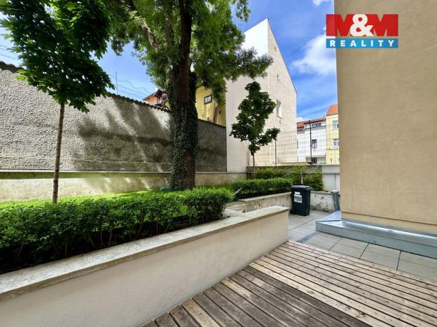 Prodej obchodního prostoru, Praha, Víta Nejedlého, 72 m2