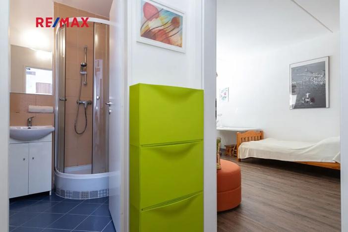 Pronájem bytu 1+1, Praha - Troja, Krynická, 29 m2